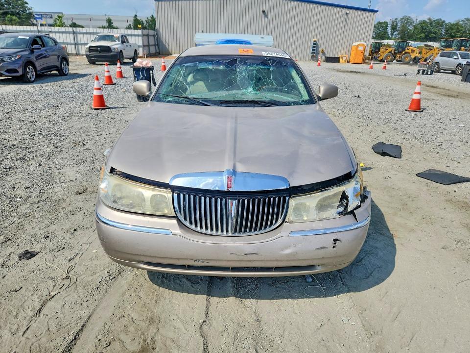 2002 Lincoln Town car Signature