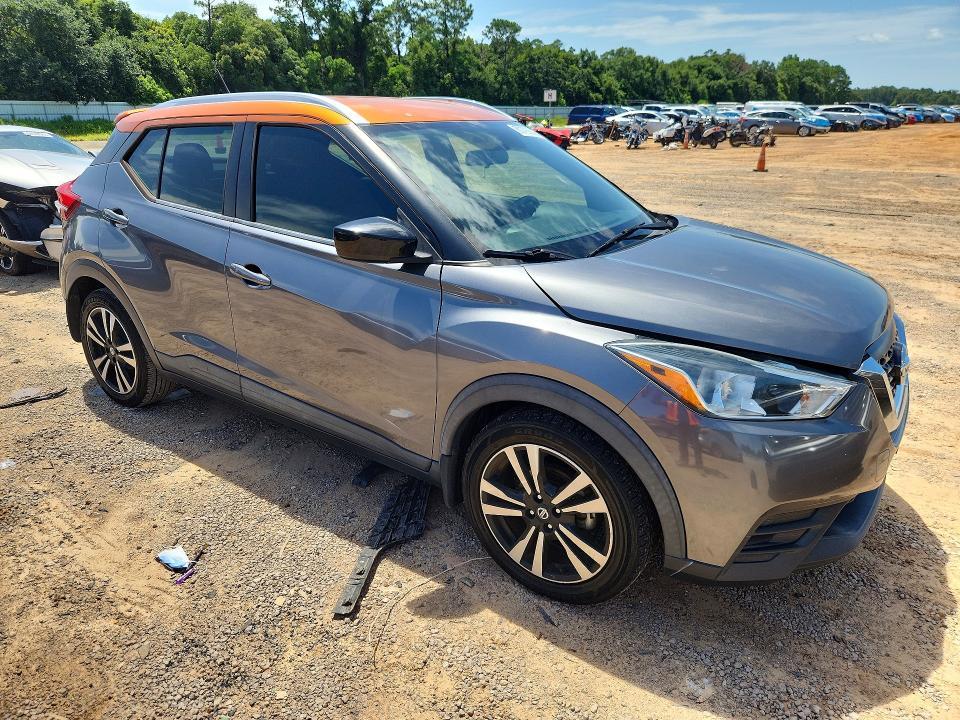 2018 Nissan Kicks sv