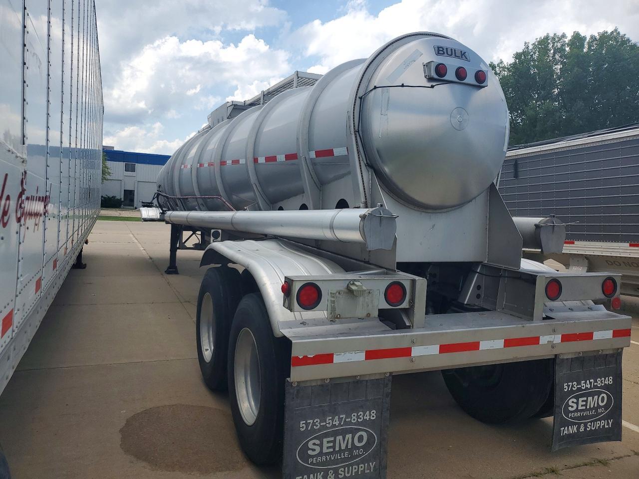 2020 Bulk 5600GALLON-Fertilizer Delivery Trailer