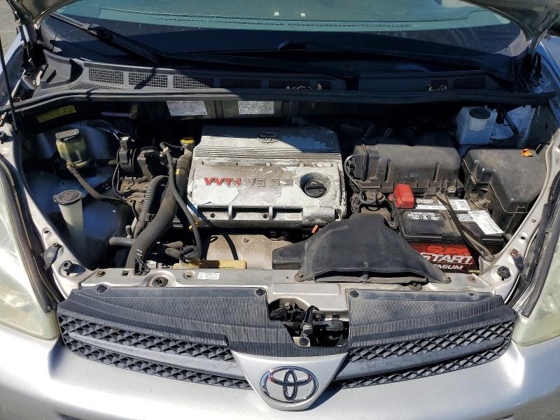 2005 Toyota Sienna le 8 Passenger