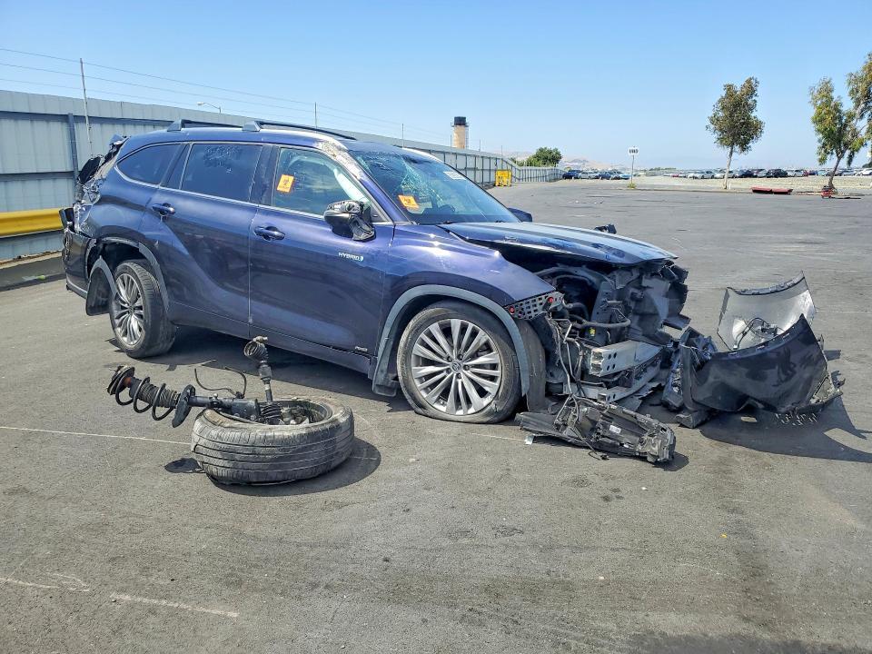 2021 Toyota Highlander Hybrid Platinum