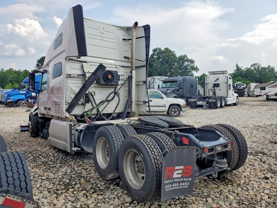 2019 Volvo VNL Semi Truck