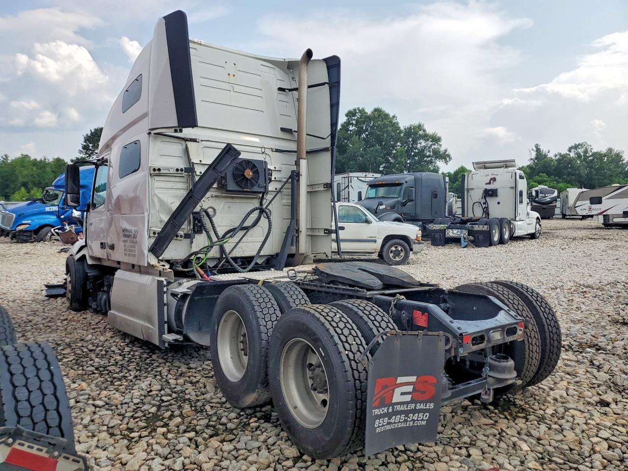 2019 Volvo VNL Semi Truck