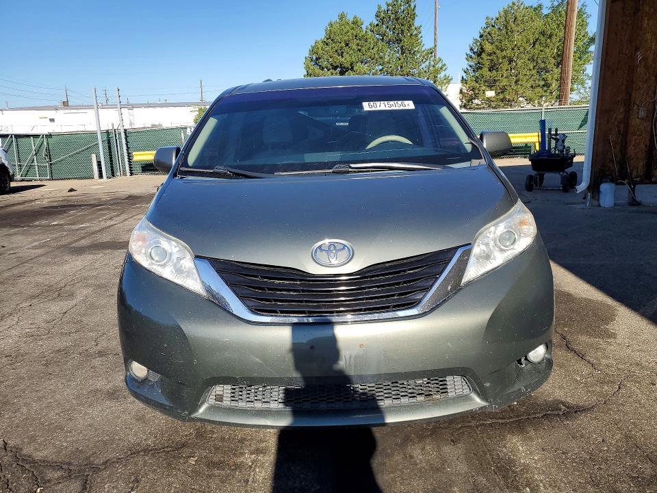2014 Toyota Sienna le