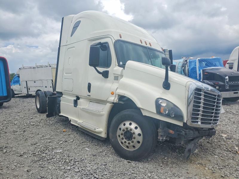 2018 Freightliner Cascadia 125 Semi Truck