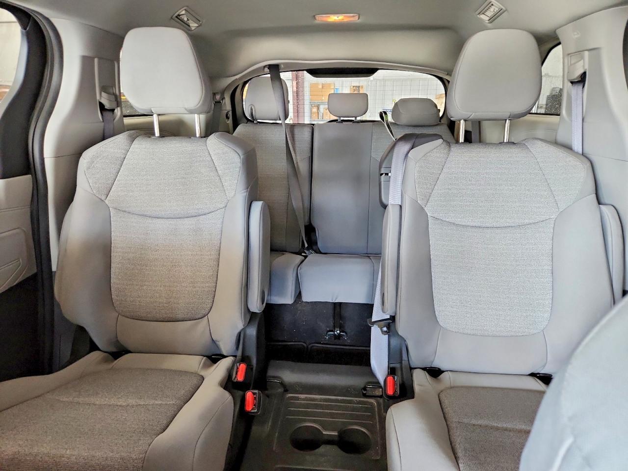 2022 Toyota Sienna le