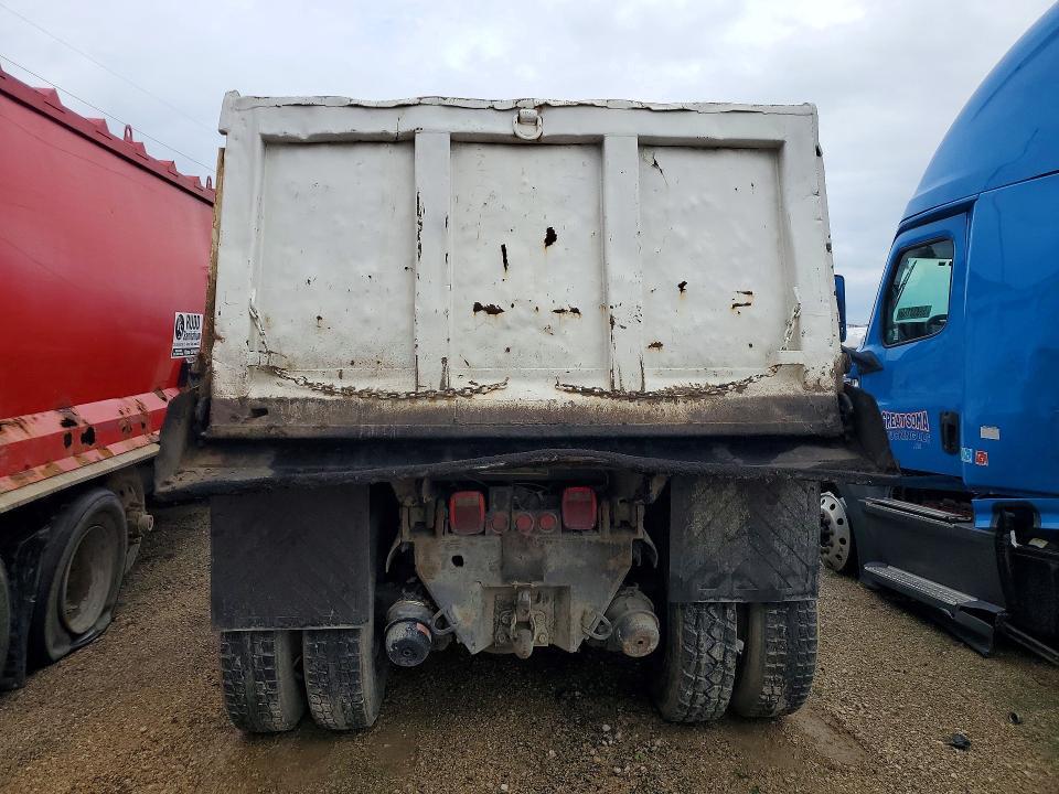 1995 Ford L8000 Dump Truck