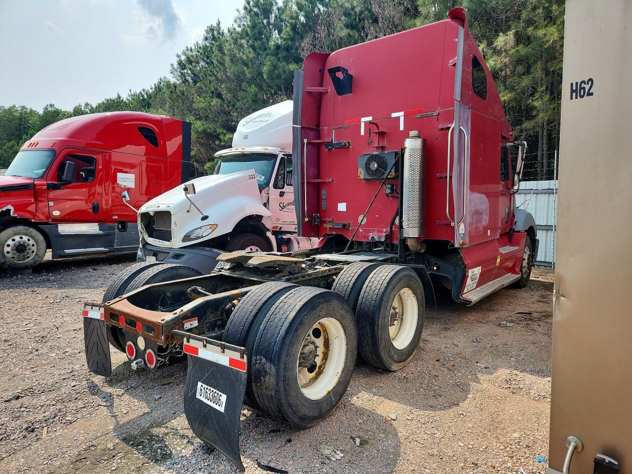 2004 Freightliner Columbia 120 Semi Truck