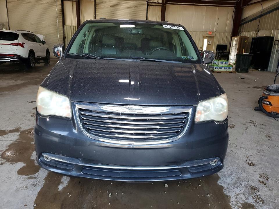 2011 Chrysler Town & Country Touring l
