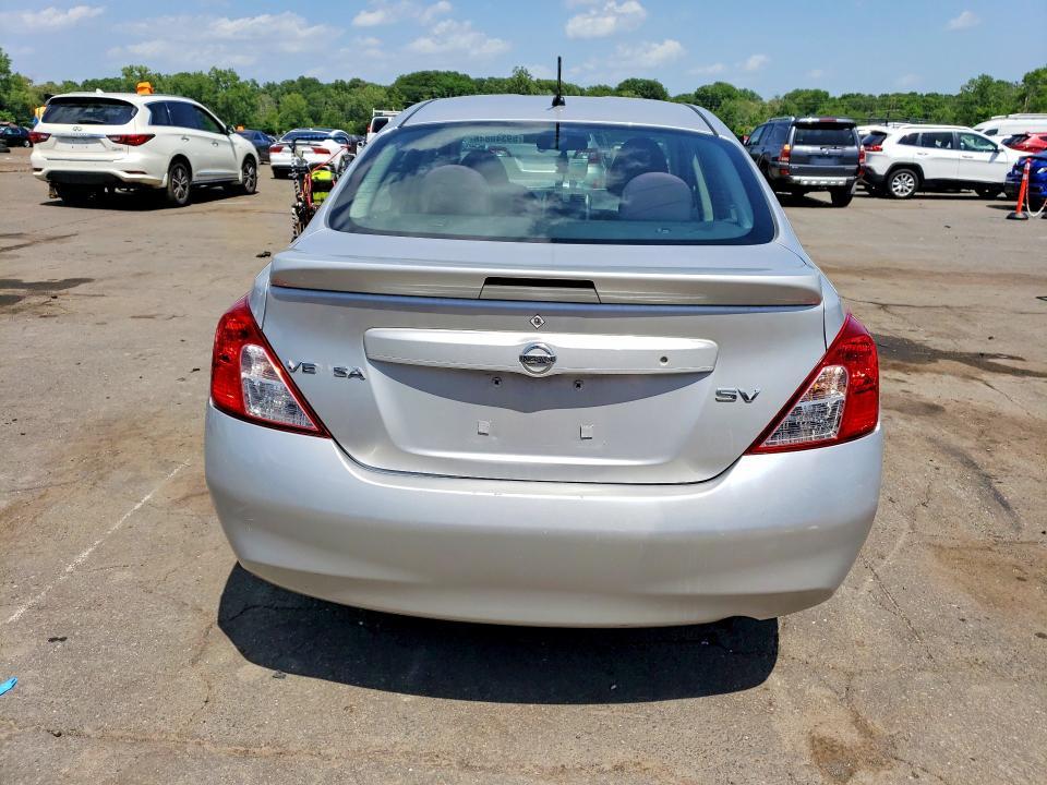 2013 Nissan Versa 1.6 s