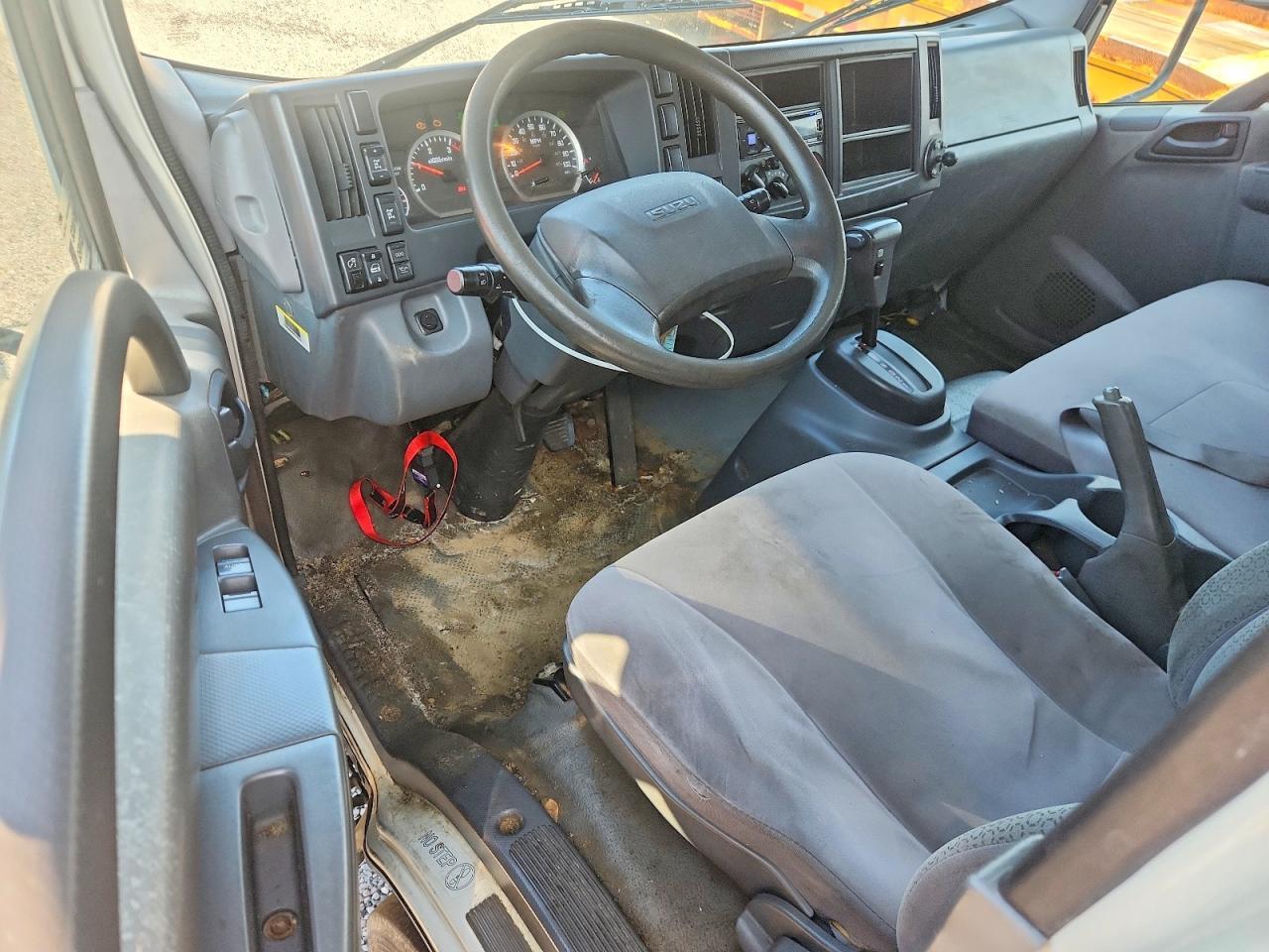 2017 Isuzu NRR BOX Truck