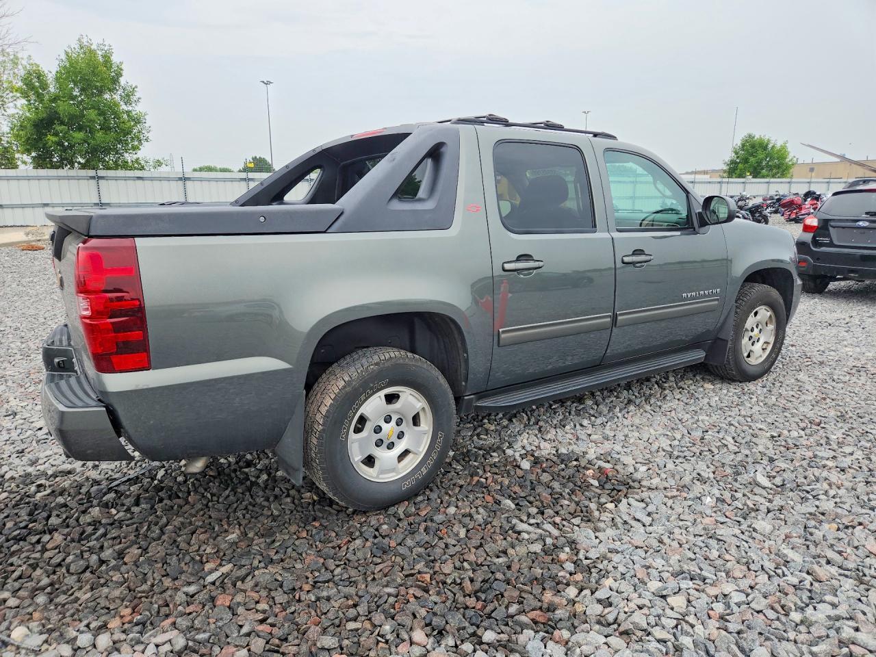 2011 Chevrolet Avalanche LS
