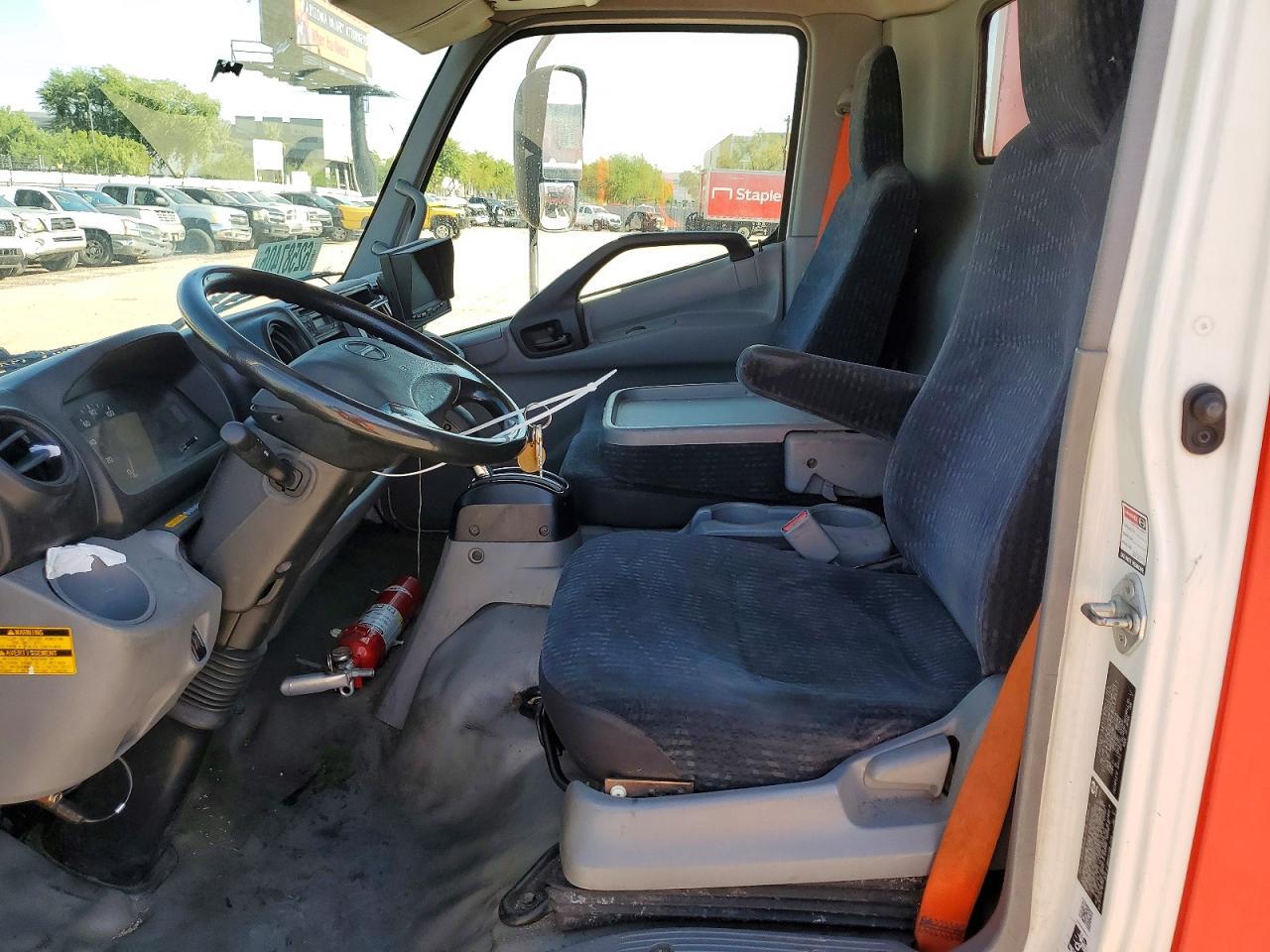 2017 Hino 195 BOX Truck