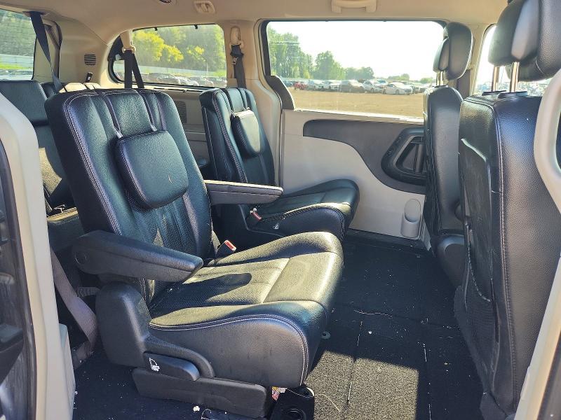 2015 Chrysler Town & Country Touring l