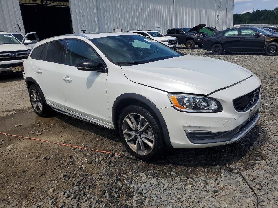 2016 Volvo V60 Cross Country Premier