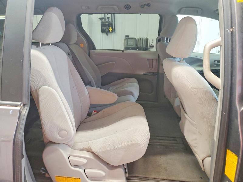 2011 Toyota Sienna le