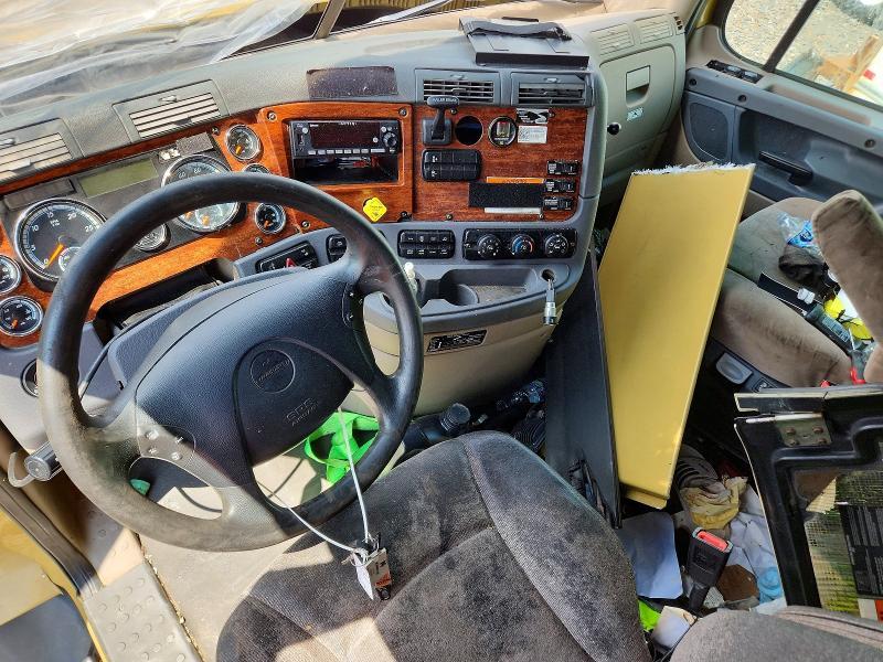2016 Freightliner Cascadia 125 Semi Truck