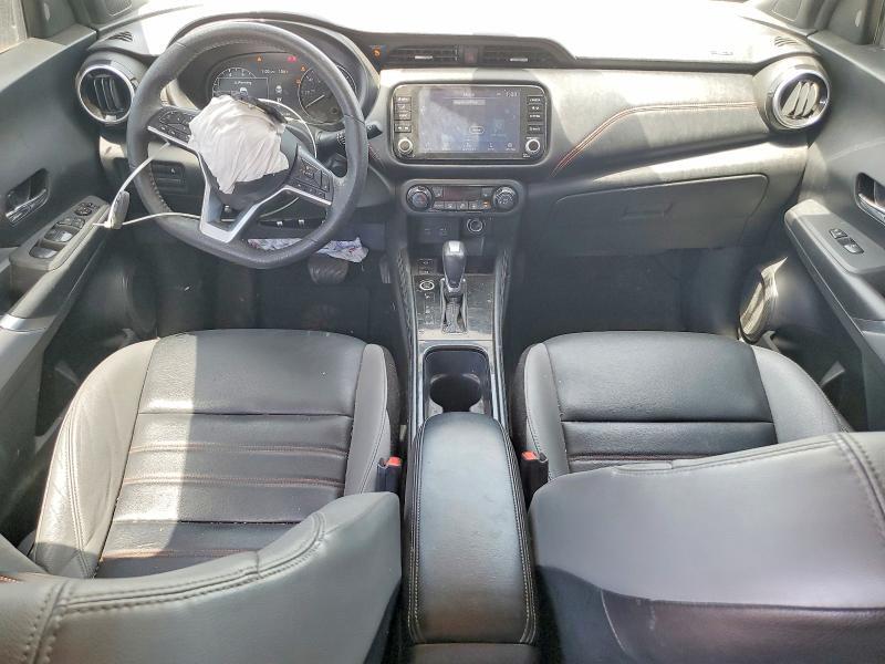 2022 Nissan Kicks sr