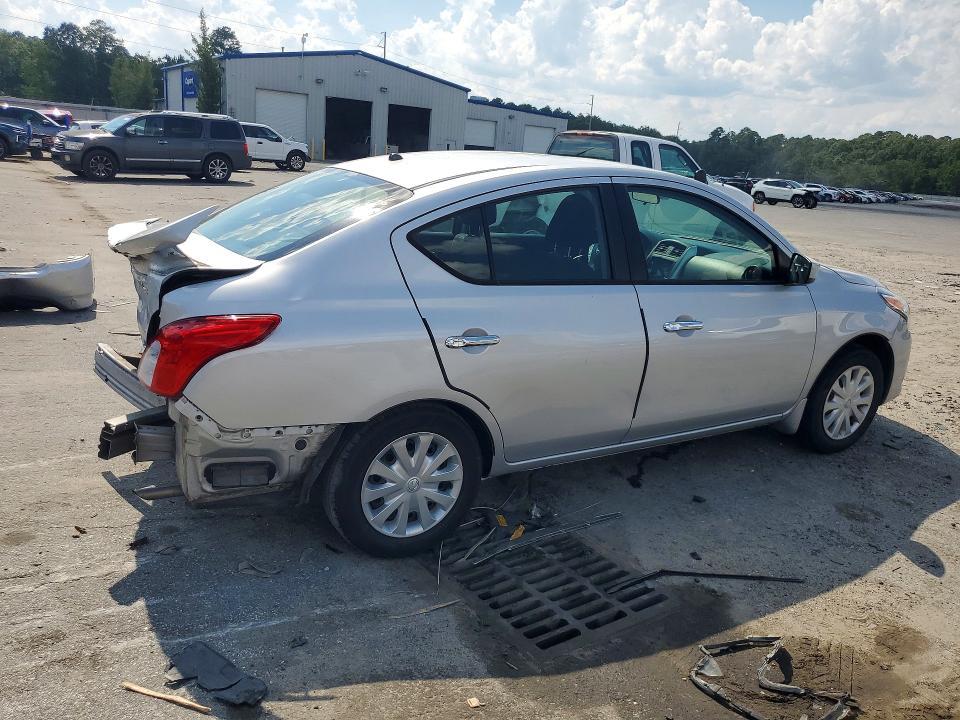 2019 Nissan Versa sv
