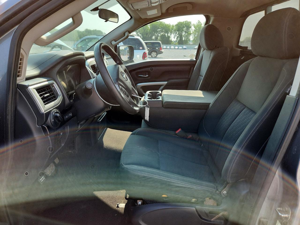 2017 Nissan Titan SV