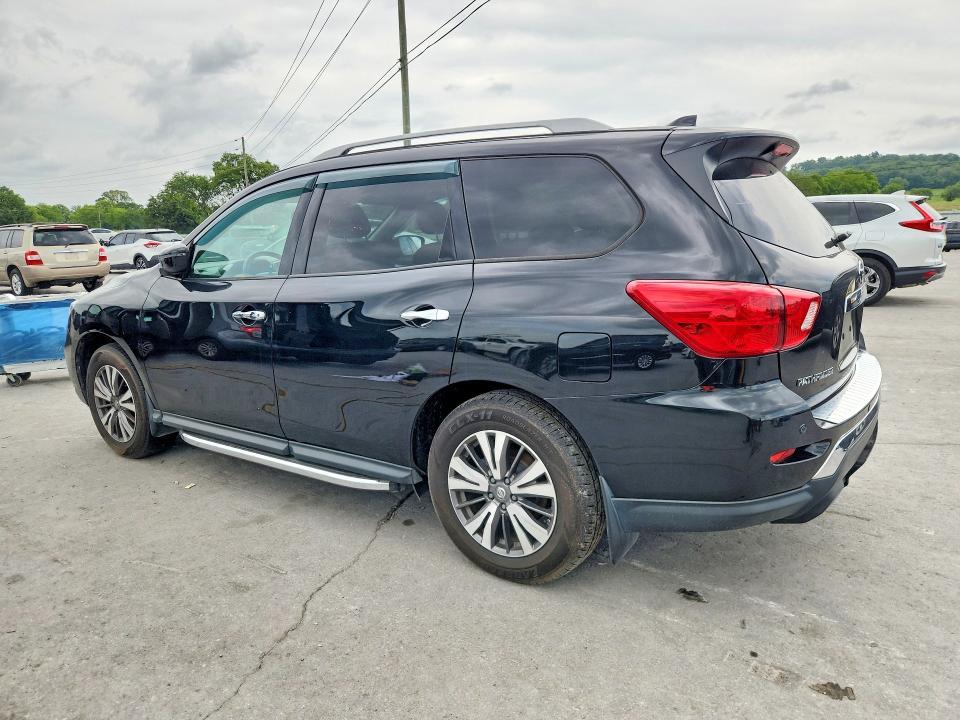 2020 Nissan Pathfinder sv
