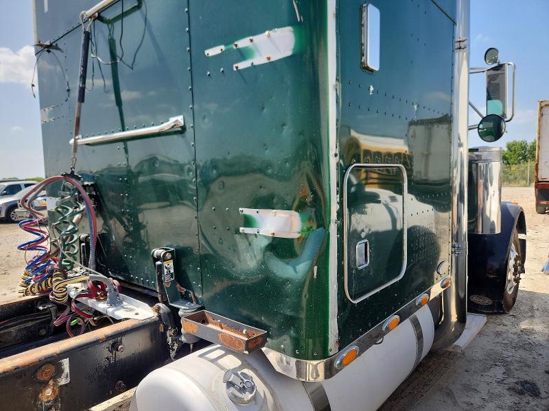 2002 Peterbilt 379 Semi Truck