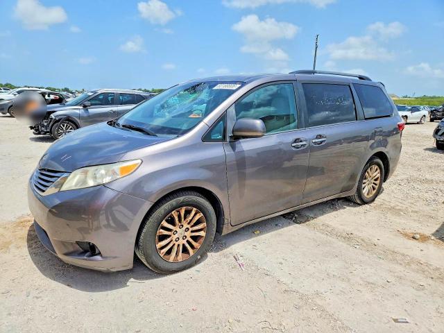 2016 Toyota Sienna xle Premium 8-passenger