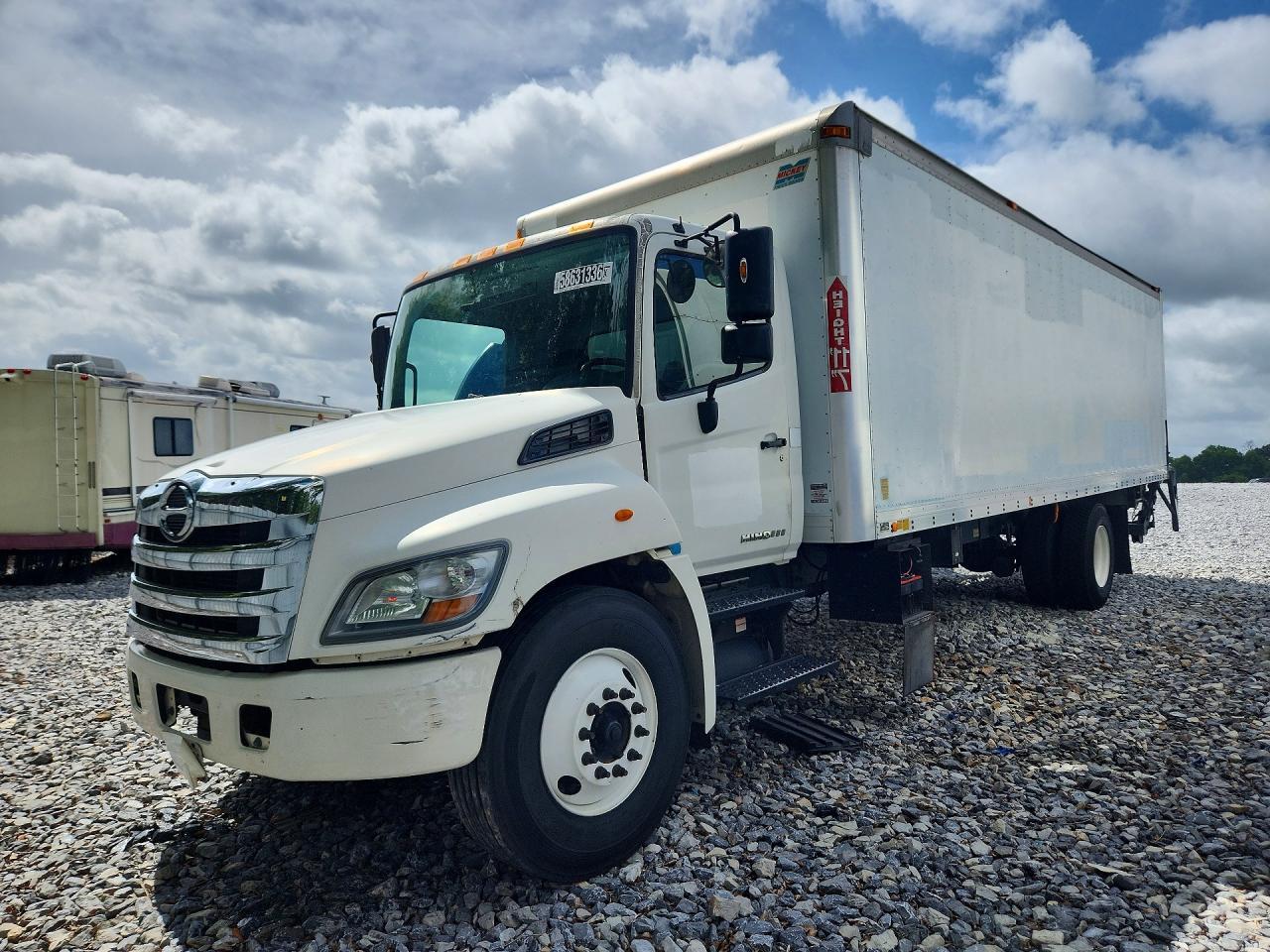 2013 Hino 338 BOX Truck