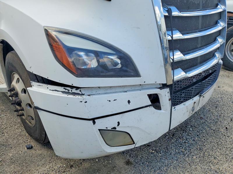 2019 Freightliner Cascadia 126 Semi Truck