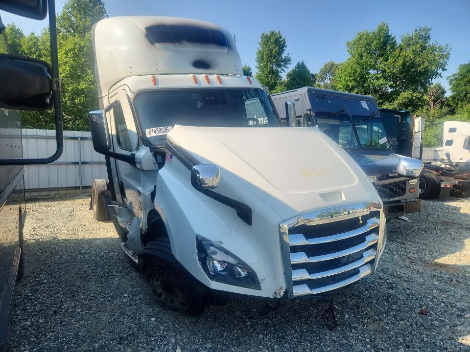 2021 Freightliner Cascadia 126 Semi Truck