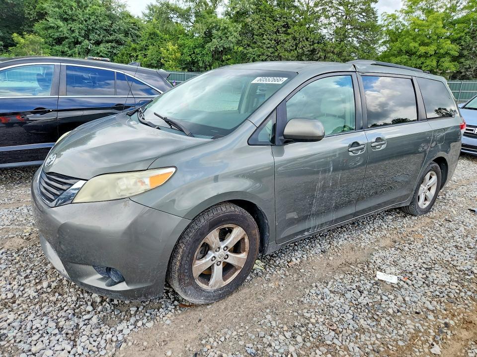 2011 Toyota Sienna le