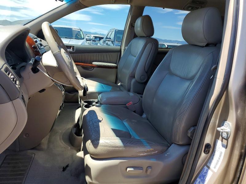 2004 Toyota Sienna xle 7 Passenger
