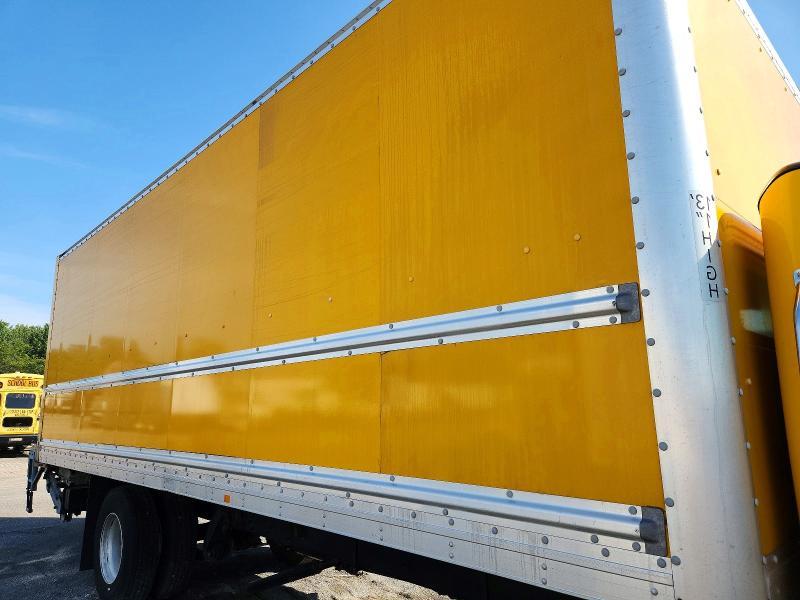 2018 Freightliner M2-BOX Truck