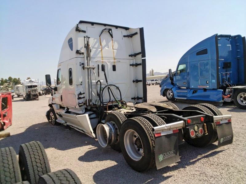 2015 Freightliner Cascadia Semi Truck