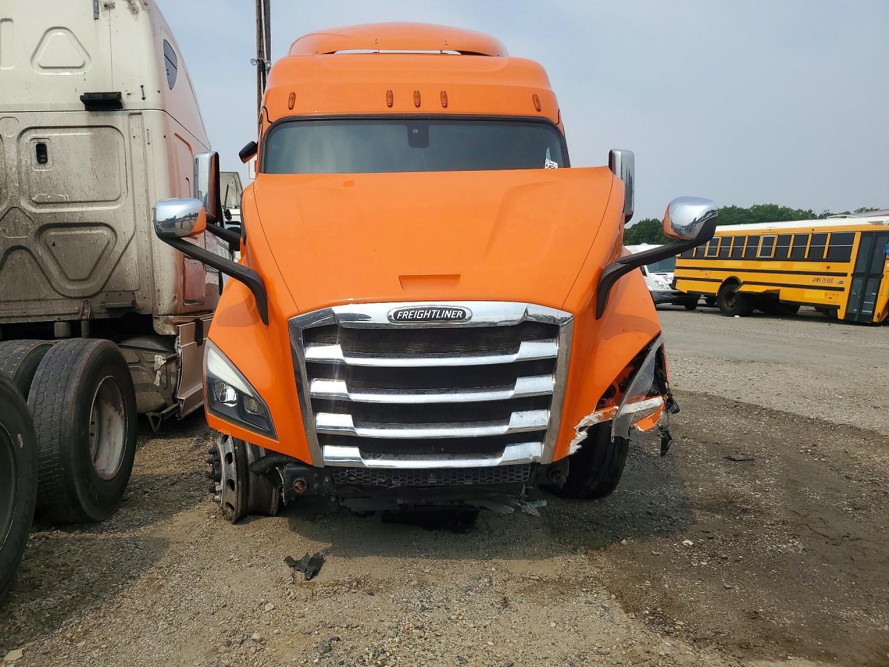 2019 Freightliner Cascadia 116 Semi Truck