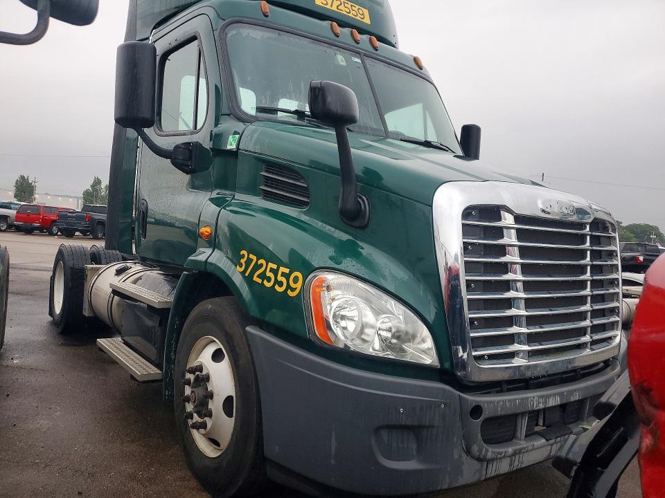 2018 Freightliner Cascadia 113 Semi Truck