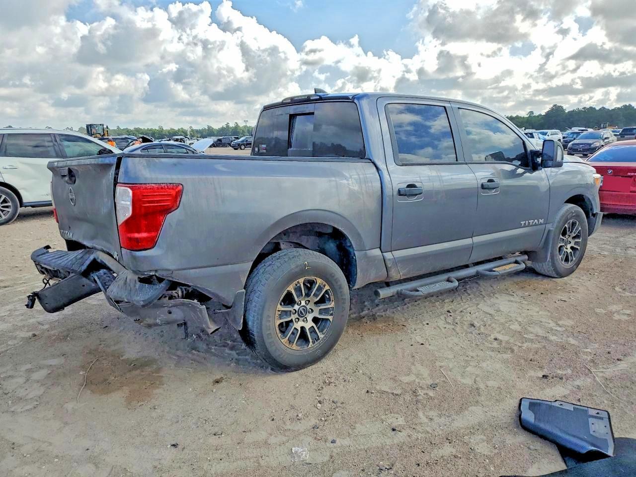 2024 Nissan Titan SV