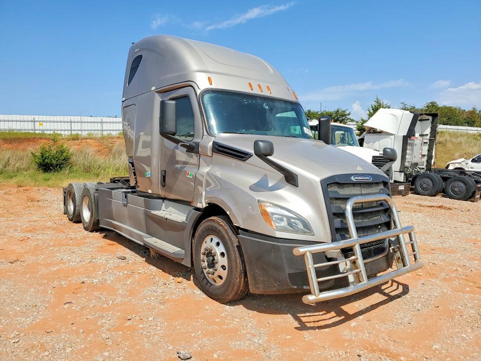 2019 Freightliner Cascadia 126