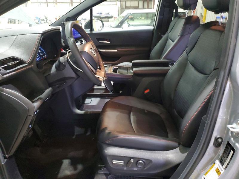 2025 Toyota Sienna xse