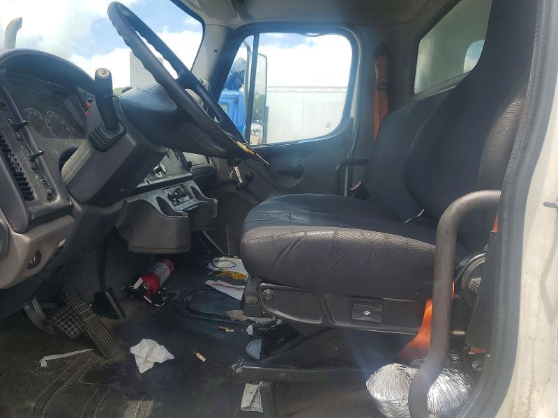 2020 Freightliner Business Class M2 BOX Truck