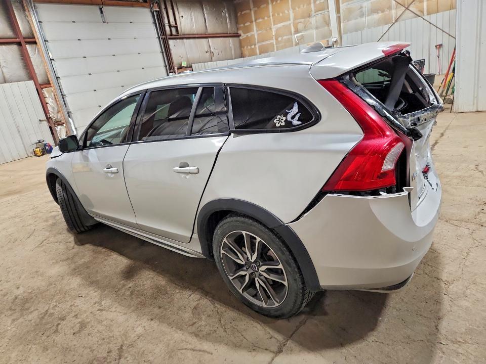 2016 Volvo V60 Cross Country Premier
