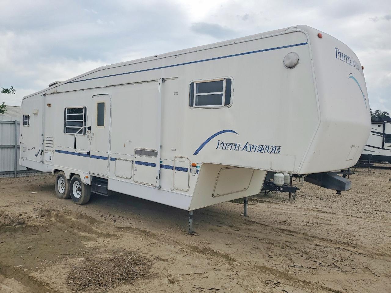 1998 Thor Industries 1998 Thor Indiana Fifth Avenue Camper