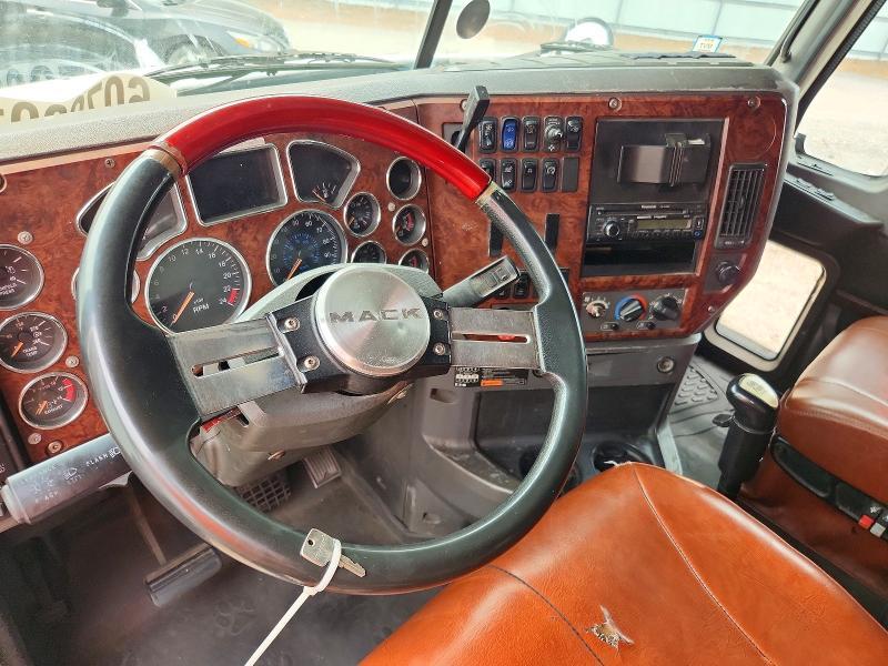 2008 Mack Pinnacle