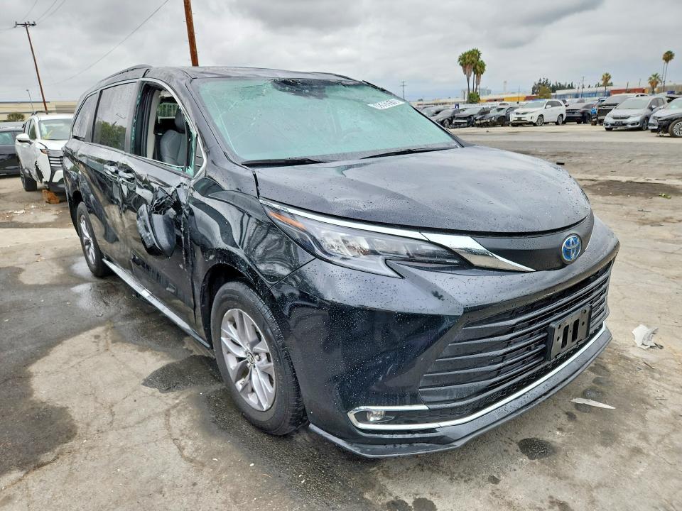 2024 Toyota Sienna xle
