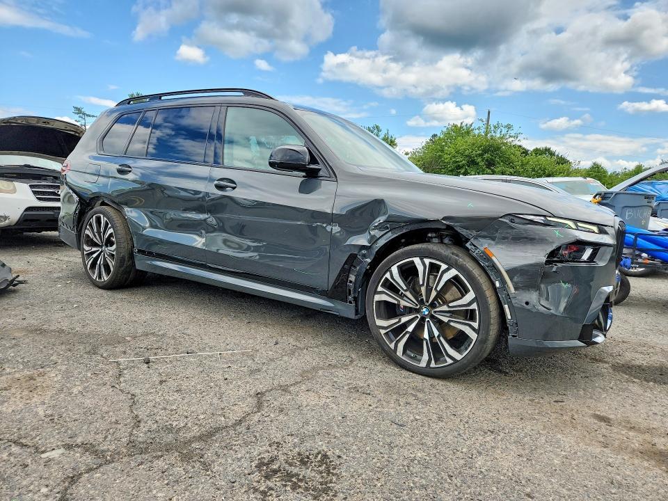 2024 BMW X7 M60i
