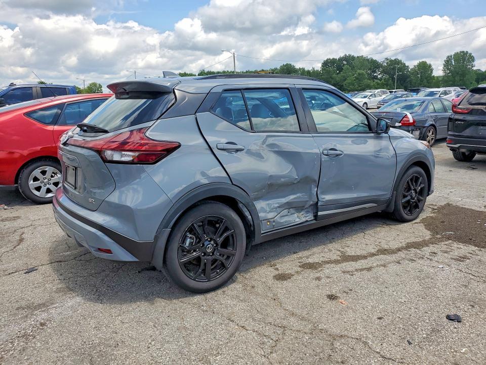 2021 Nissan Kicks sr