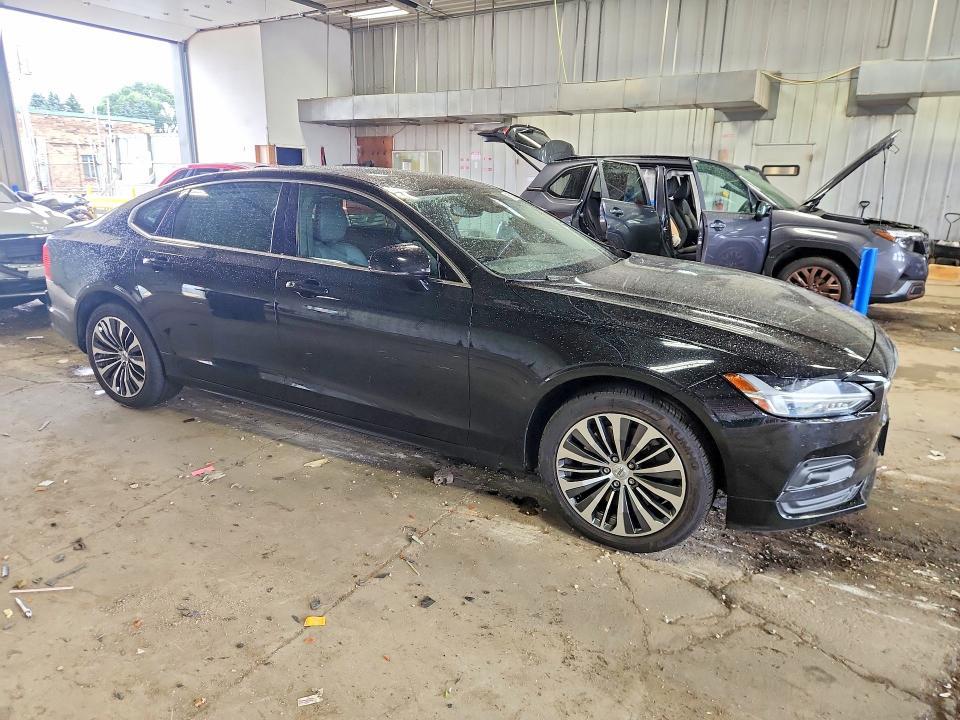 2022 Volvo S90 B6 R-DESIGN