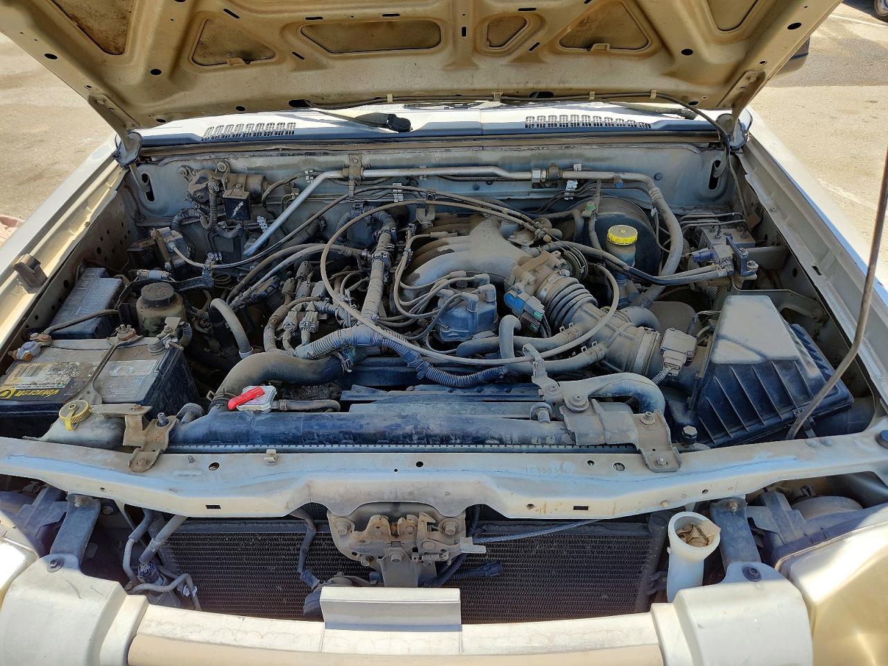2001 Nissan Frontier XE
