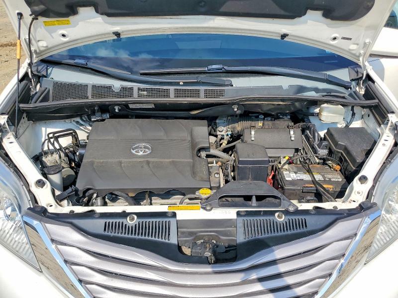 2015 Toyota Sienna xle 8-passenger