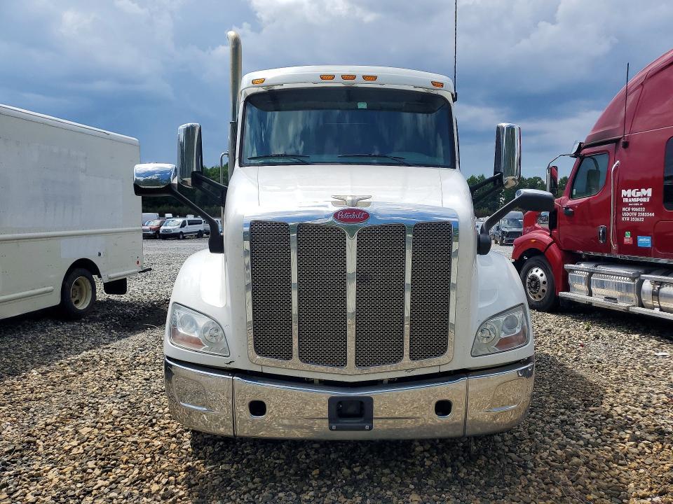 2018 Peterbilt 579 Semi Truck
